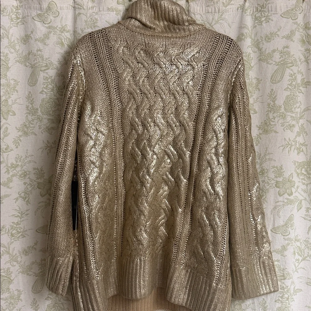 Pomander Place cozy cable